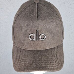 ALO Yoga | Accessories | Alo Yoga District Trucker Hat In  display picture 1